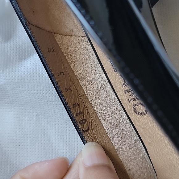 SALVATORE FERRAGAMO Patent Leather Pumps - Picture 3 of 6